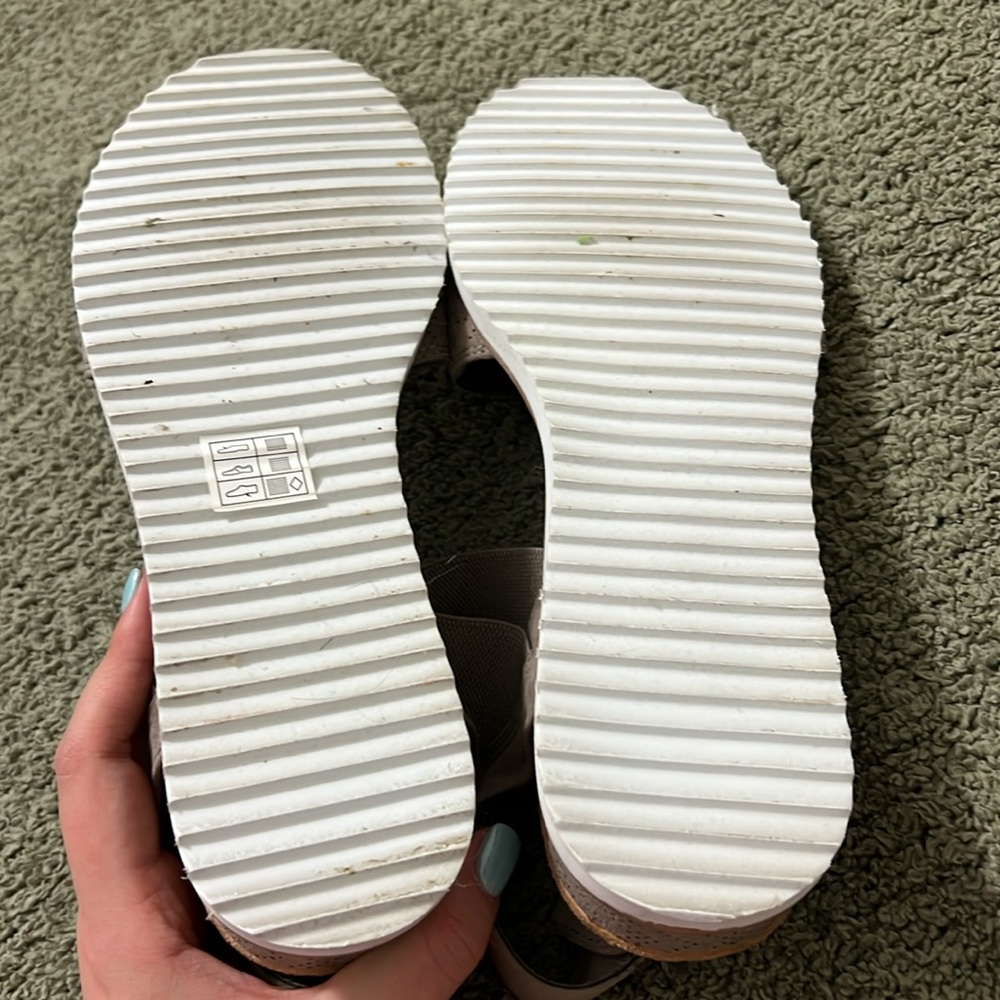 BOBS memory foam sandal - Picture 4 of 4